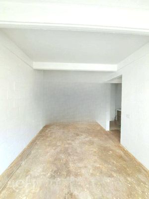 Image 6 - 876677