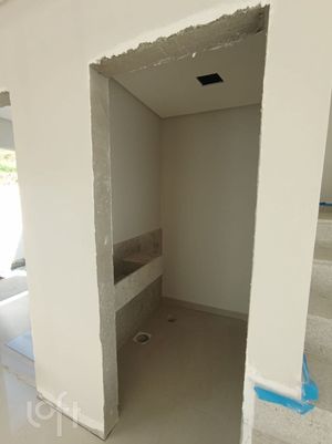 Image 11 - 876682