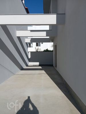 Image 1 - 876682
