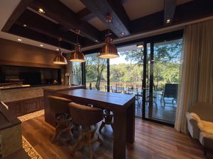 Image 11 - 876684