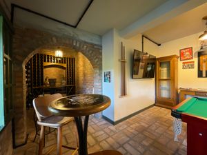 Image 31 - 876684