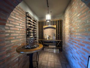 Image 27 - 876684