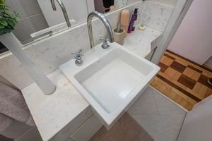 Image 8 - 876685