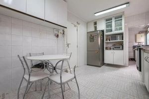 Image 18 - 876685
