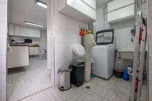 Image 22 - 876685