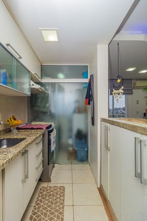 Image 25 - 876692