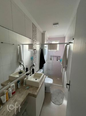 Image 17 - 876693
