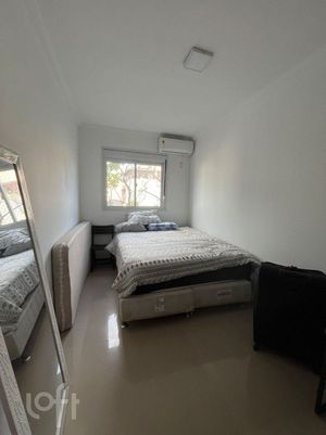 Image 19 - 876693