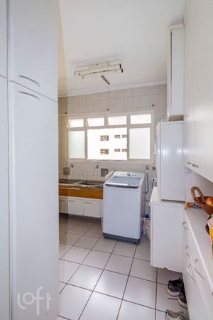 Image 38 - 876694
