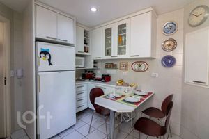 Image 12 - 876694