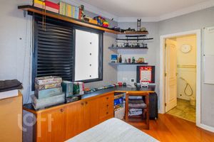 Image 18 - 876694
