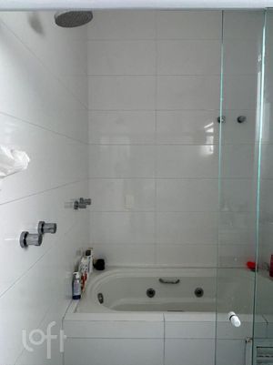 Image 19 - 876700