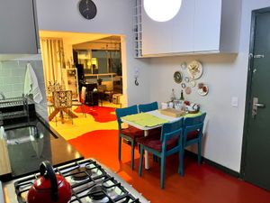 Image 6 - 876724