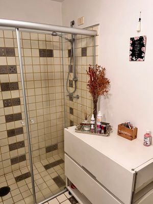 Image 18 - 876724