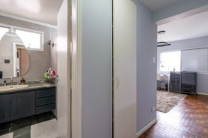 Image 19 - 876725
