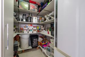Image 33 - 876725