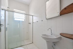 Image 11 - 876730