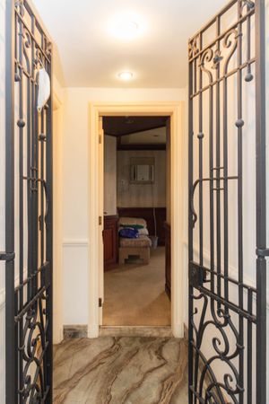 Image 22 - 876772