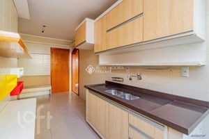 Image 18 - 876822