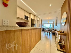 Image 17 - 876826