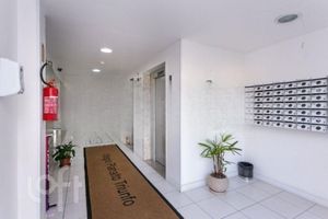Image 21 - 876835