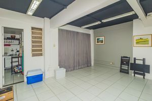 Image 7 - 876840