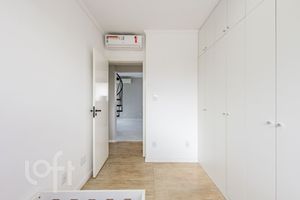 Image 16 - 876842
