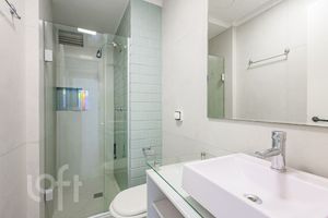 Image 18 - 876842