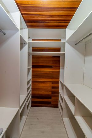 Image 12 - 876850
