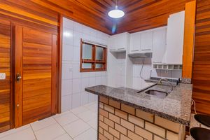 Image 19 - 876850
