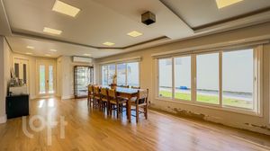 Image 10 - 876860