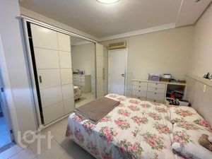 Image 10 - 876861