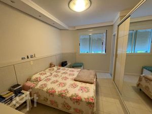 Image 9 - 876861