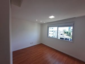 Image 8 - 876868