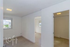 Image 17 - 876886