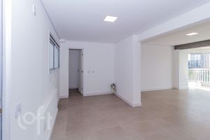 Image 31 - 876886