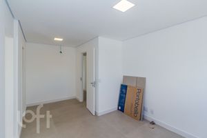 Image 21 - 876886