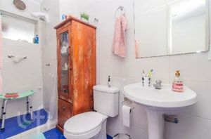 Image 12 - 876888