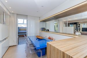 Image 4 - 876895