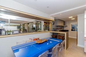 Image 6 - 876895