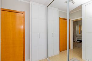Image 11 - 876895