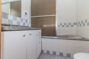 Image 34 - 876898
