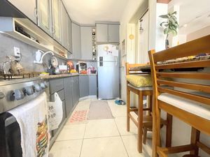 Image 10 - 876905