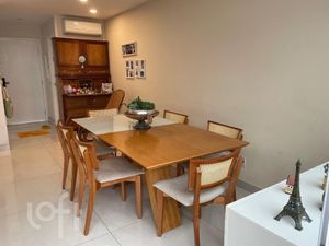 Image 8 - 876910