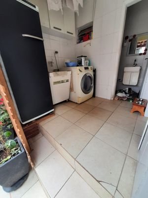 Image 1 - 876916