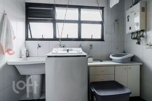 Image 11 - 876932
