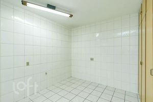 Image 5 - 876933