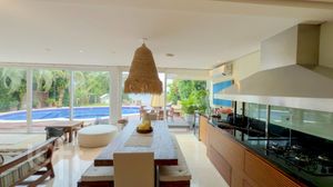 Image 6 - 876935
