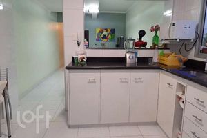 Image 11 - 876936