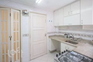 Image 17 - 876941